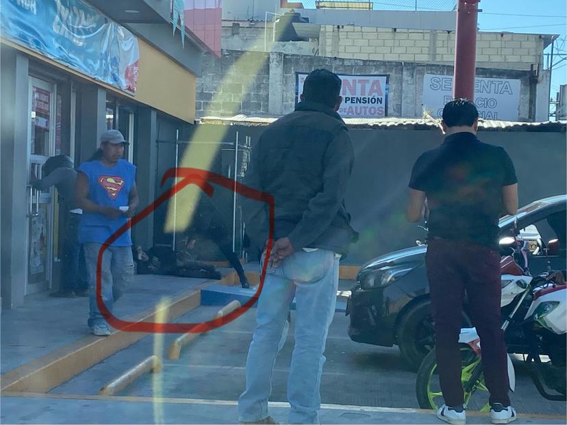 Balean a viene-viene en tienda OXXO de Atlixco