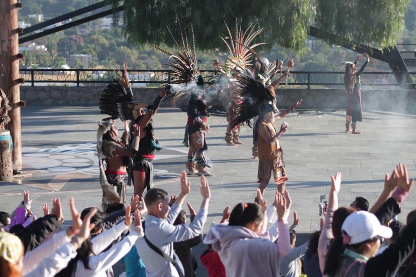 Como cada año, atlixquenses reciben energía este 21 de marzo en el cerro de San Miguel 