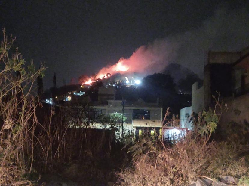 Incendio consume cerro de San Miguel en Atlixco