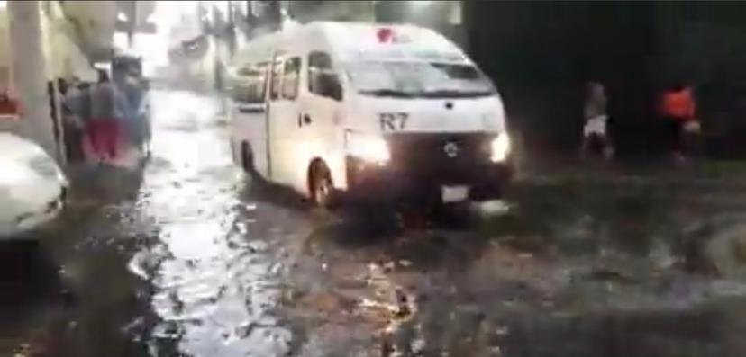 Centro de Atlixco se inunda tras lluvia de este martes