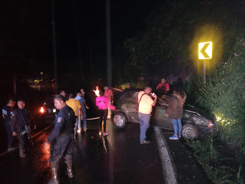 Accidente de auto deja tres lesionados en Venustiano Carranza