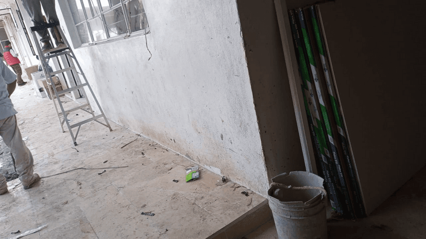 Lesionados tres obreros tras caer en obra de Huauchinango