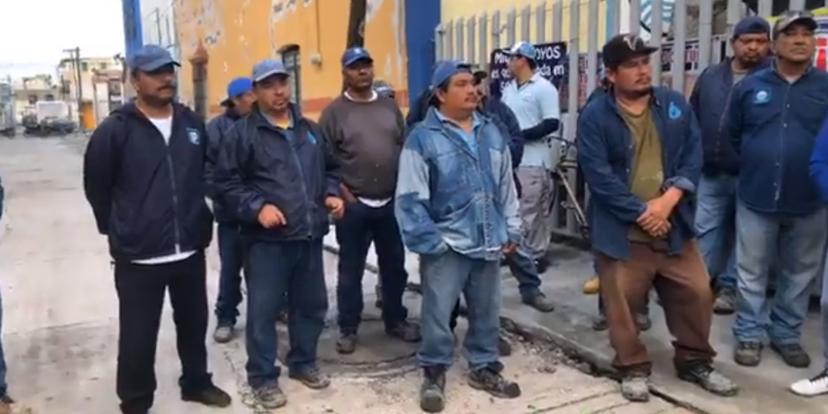 Toman trabajadores SOSAPAMIM, piden renuncia del director