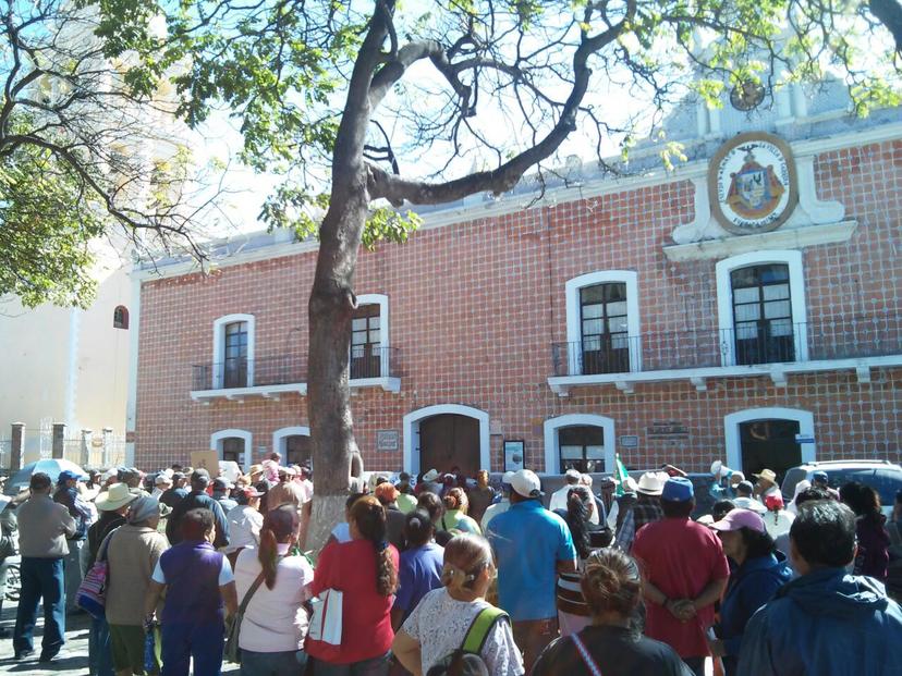 Protestan en Atlixco por mejores servicios para Valle Sur