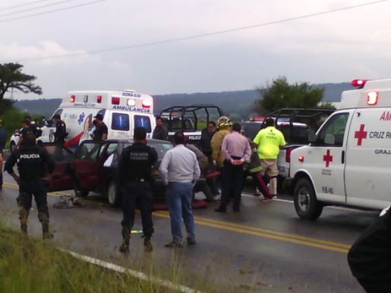 Mueren 3 en choque de patrulla y particular en Nopalucan