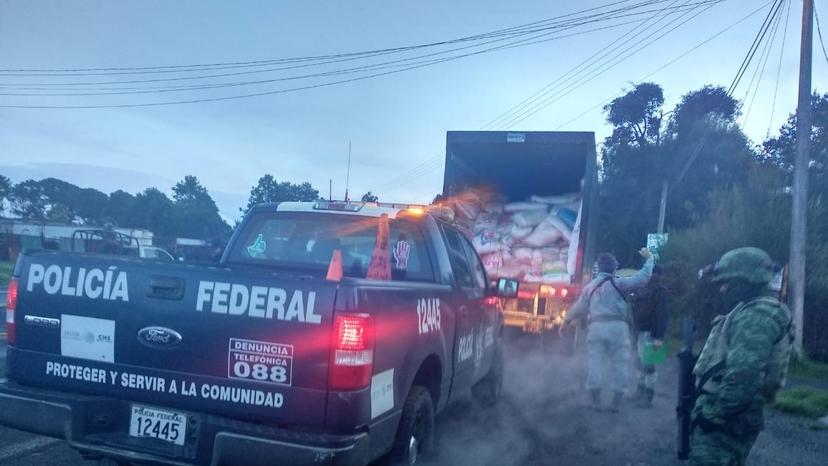 Con hojas de maíz cubrían combustible robado, en Huauchinango