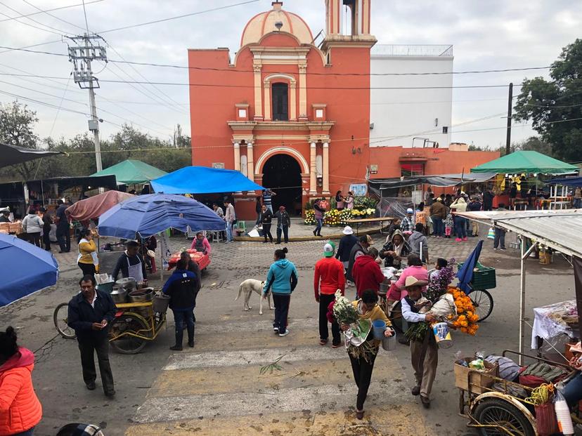 Con vigilancia, recuerdan a sus muertos en región de Texmelucan