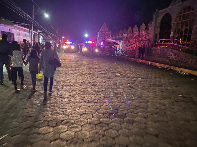 Ebrios lanzan botellas y agreden a policías tras Carnaval en Huejotzingo