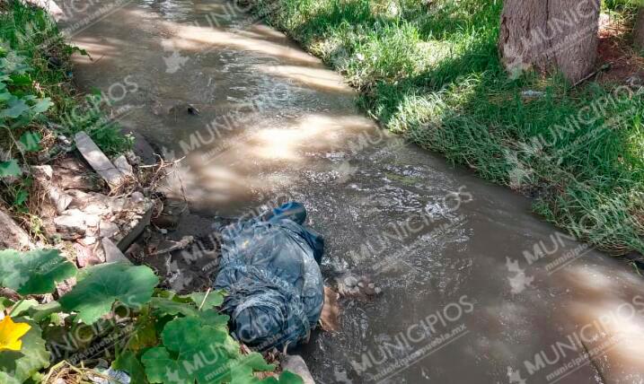 Tiran a embolsado en río de Texmelucan, policía en el lugar