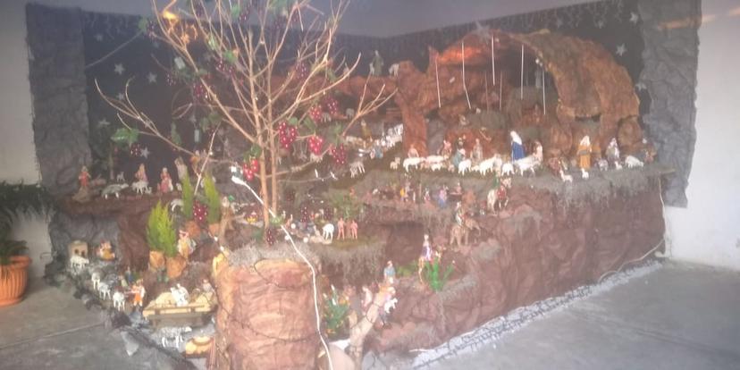 Con nacimiento monumental intentan salvar la Navidad en Texmelucan