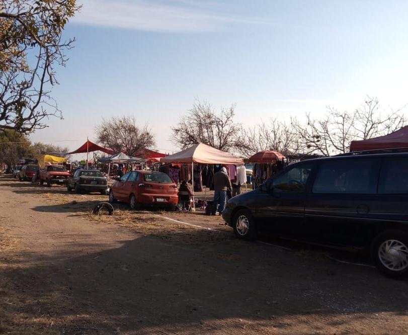 Tianguis de Cuatro Caminos se realiza pese a aumento de casos Covid