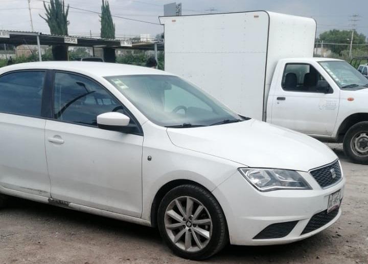 Abandonan vehículos robados en Texmelucan