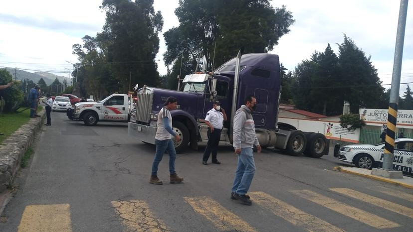 Detienen a 2 y recuperan tráiler en límites de Tlaxcala y Texmelucan