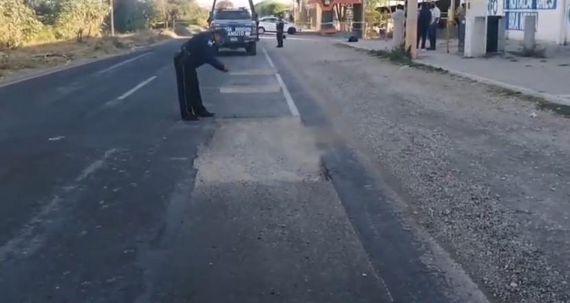 Muere motociclista tras caer en bache y derrapar en Tehuacán