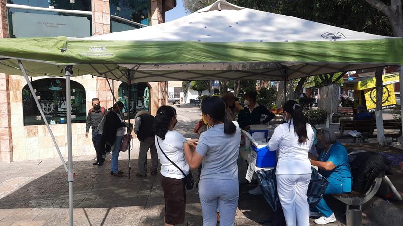 Llaman a texmeluquenses a vacunarse en plazas públicas