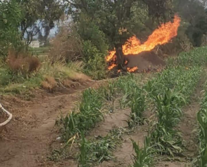 Tras haberse incendiado controlan fuga por toma clandestina en Texmelucan