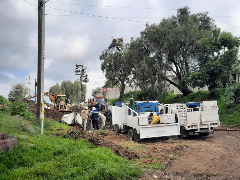 Pemex sustituirá tramo del ducto perforado tras fuga registrada en Texmelucan