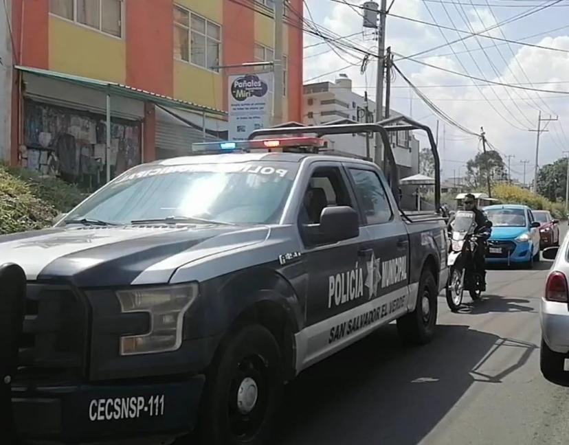 Detienen a pareja por homicidio fuera de un motel en El Verde