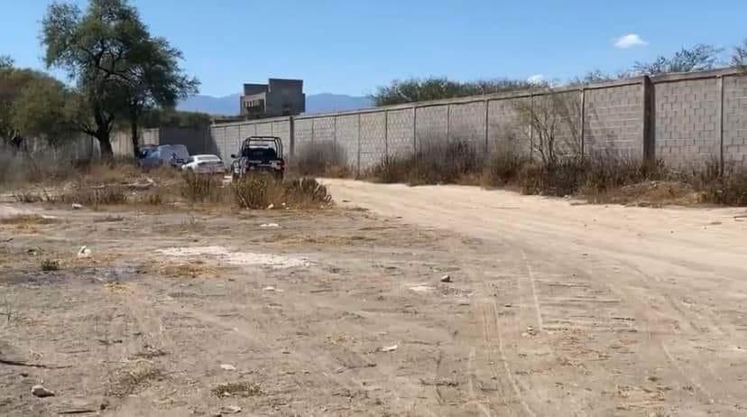 Hallan cadáver sobre terreno baldío en la colonia San Miguel de Tehuacán