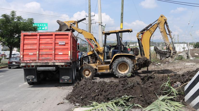 Limpian dren de Valsequillo para evitar desbordamiento de su caudal