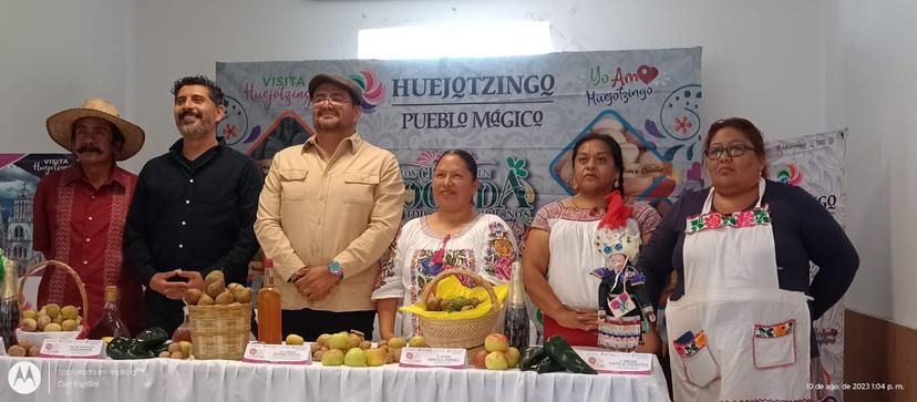 Huejotzingo y Yancuiltlapan promocionan Feria de la Nuez de Castilla