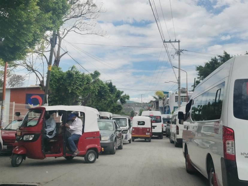 Hasta 200 mototaxis circulan de forma irregular en Izúcar 