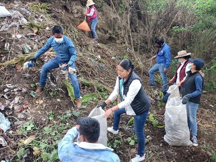 Retiran una tonelada de basura de barrancas de Chiautzingo