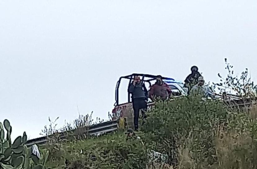 Maestras escapan de presuntos asaltantes en carretera de Texmelucan