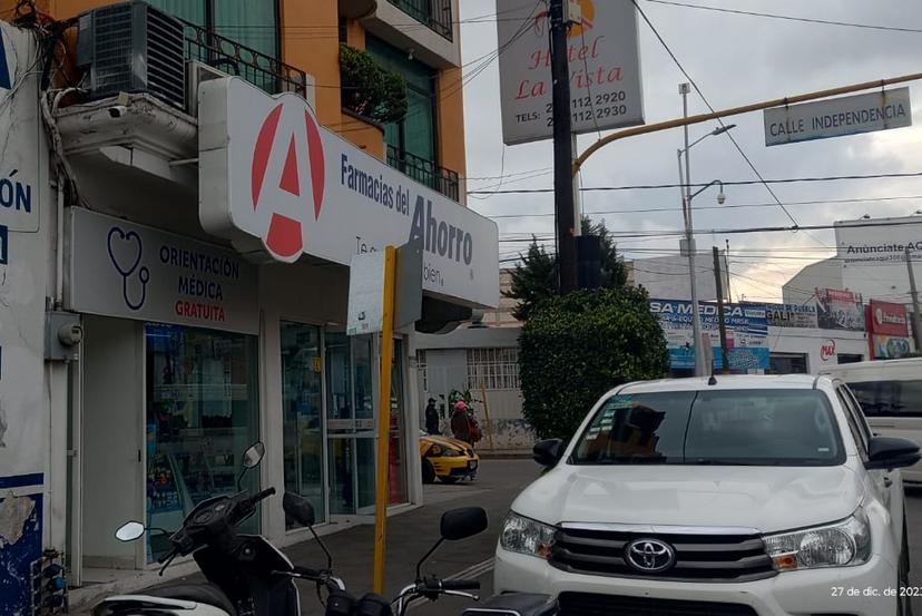 Atracan sucursal de Farmacias del Ahorro en Texmelucan