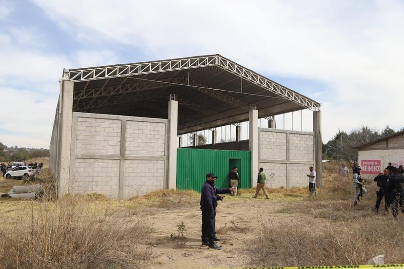 En Cuaxomulco ubican bodega con 300 migrantes