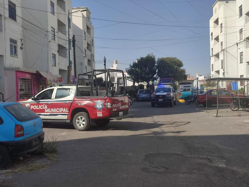 Balean a hombre y a adolescente en negocio en Texmelucan