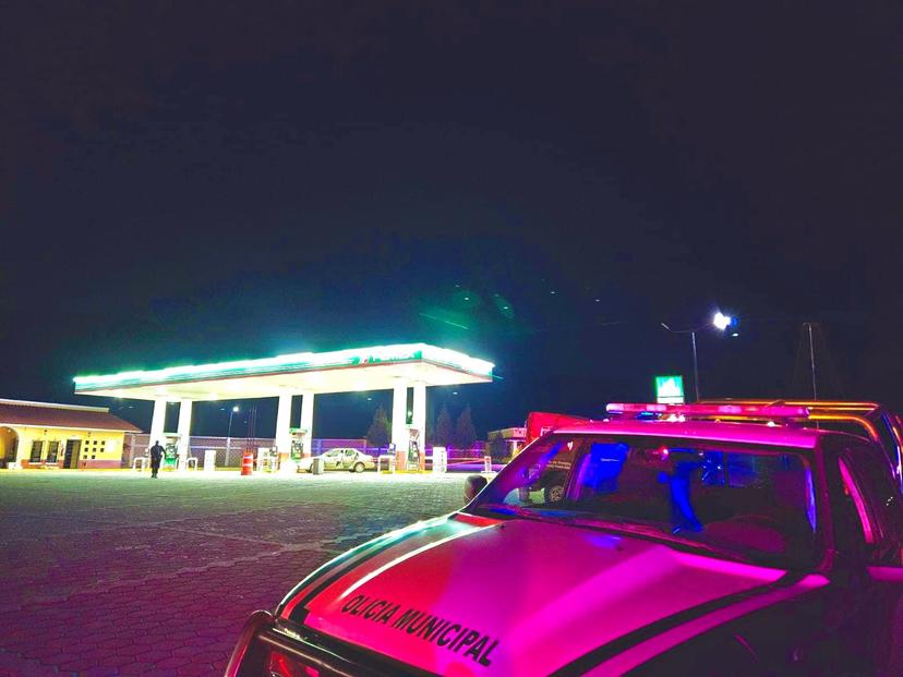 Ejecutan a dos jóvenes frente a gasolinera en Zautla