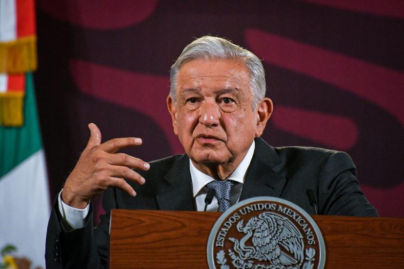 INE rechaza suspender conferencias matutinas de AMLO