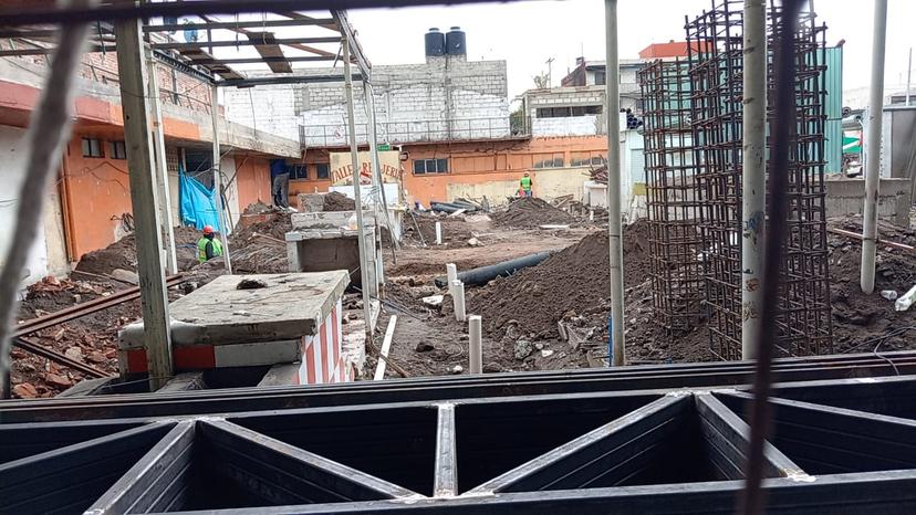 Comerciantes van a las calles por remodelación del mercado en Texmelucan