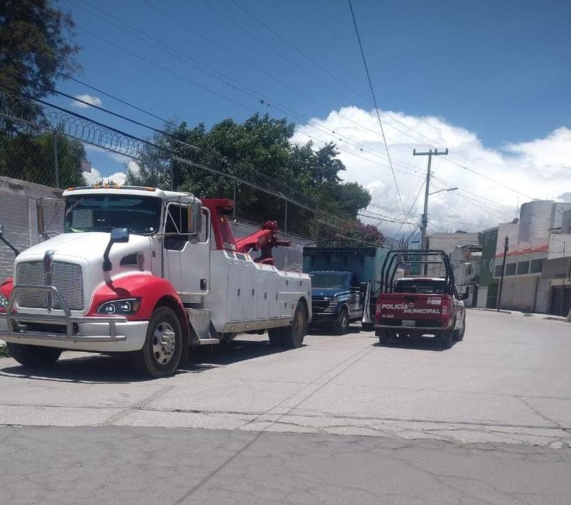 Roban, saquean y dejan abandonadas camionetas de abarrotes en Texmelucan