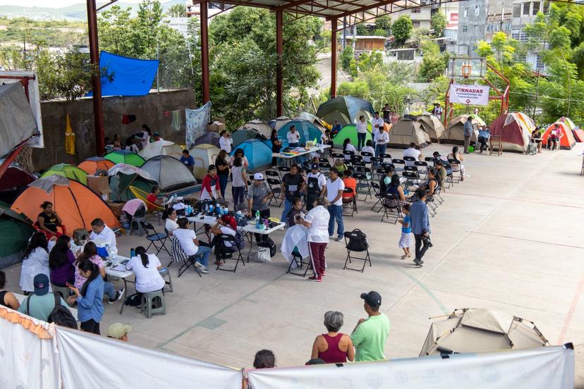 Tras paso de John, continúan 61 familias viviendo en un albergue