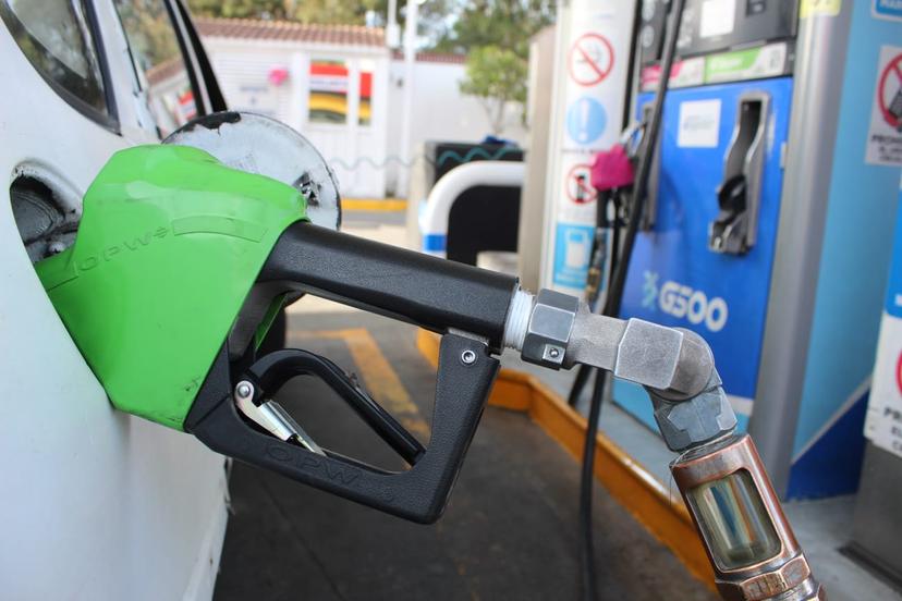 Estaciones de servicio respetan precio de 24 pesos el litro de gasolina regular