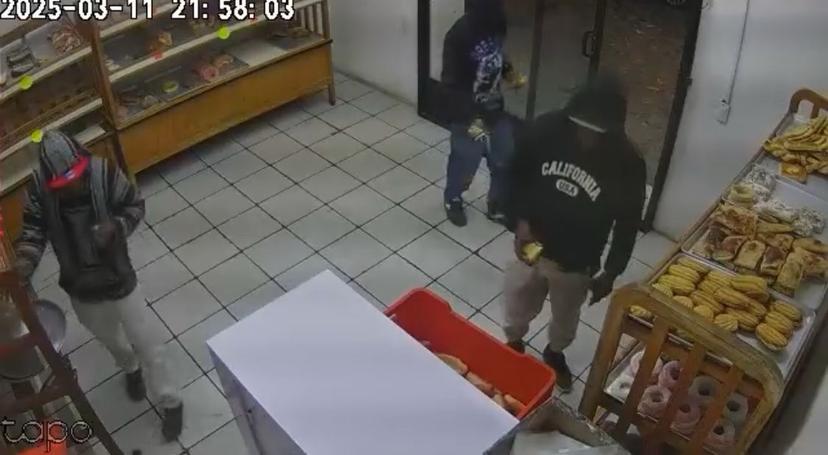 Delincuentes asaltan panadería en Santo Tomás Chautla