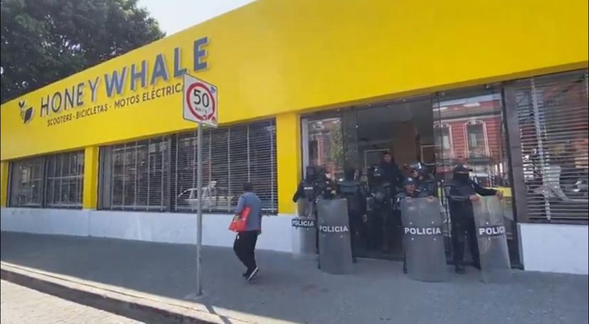 En operativo, decomisan bicis y scooters en tiendas chinas de Puebla