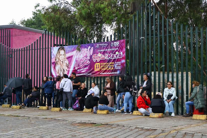 Fans de María José hacen fila desde las siete de la mañana
