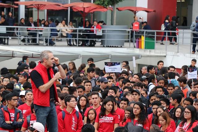 Participan más de 3 mil jóvenes en UPAEP 360