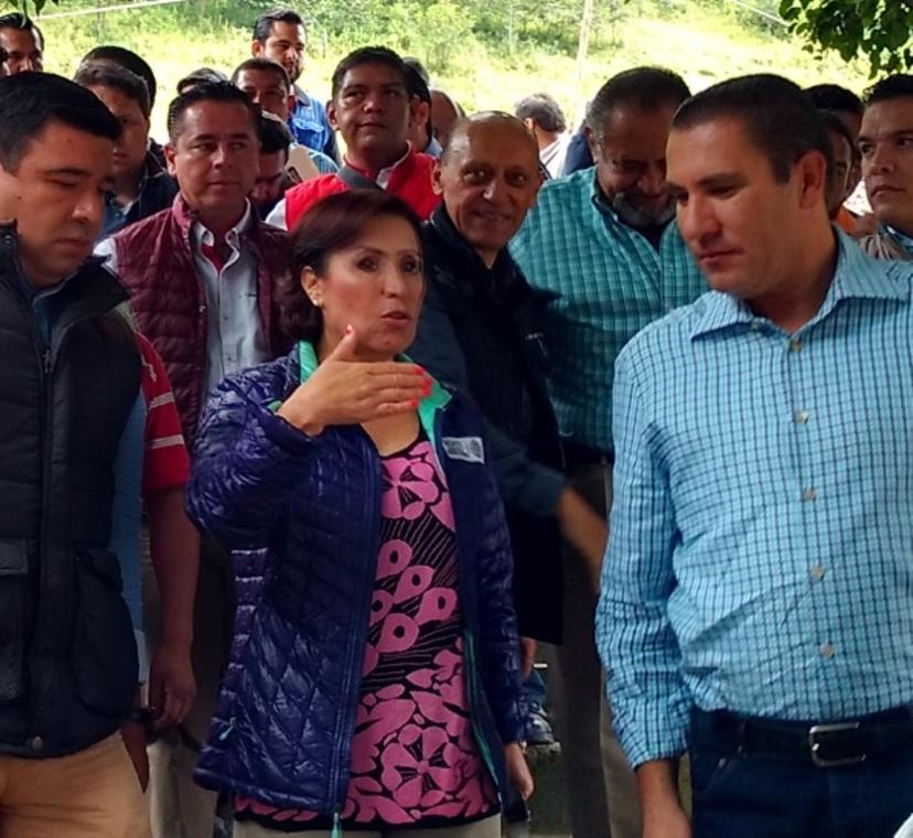 Robles pide a damnificados organizarse para comprar en Elektra