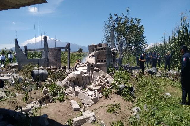 Estalla polvorín clandestino en Santa María Moyotzingo