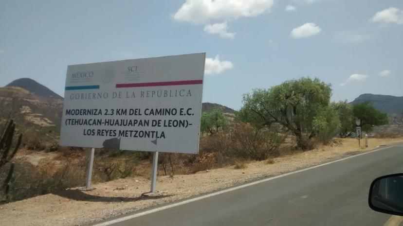 Conflicto limítrofe frena carretera en Zapotitlán Salinas 