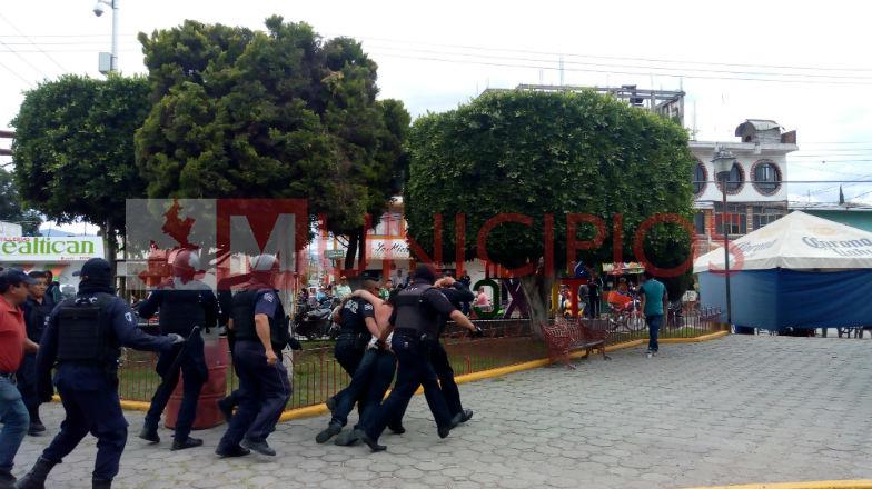 VIDEO: Robo de camioneta desata intento de linchamiento en Tuxco