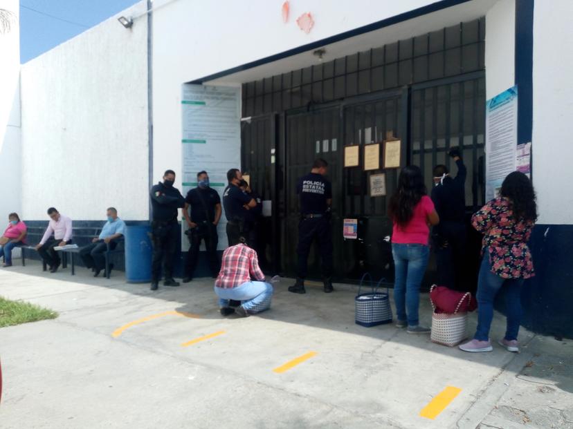 Custodios piden finiquito tras dejar el Cereso de Tehuacán