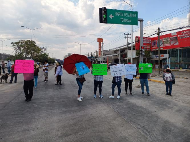 Bloquean carretera para exigir se frene sobreexplotación de agua en Teotipilco