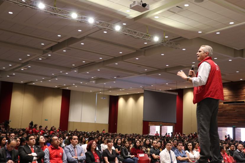 Más de 2 mil jóvenes inician carrera en la UPAEP