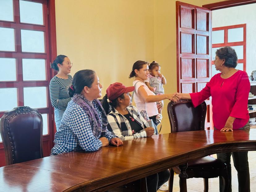 Antorcha apoya a comedores escolares en Ahuatempan