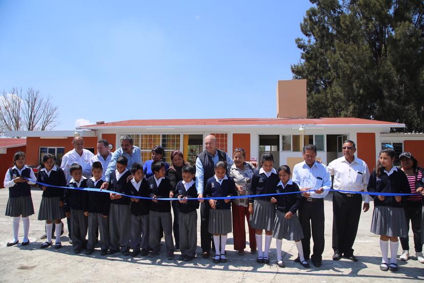 Galeazzi entrega en Atlixco obras educativas y agrícolas